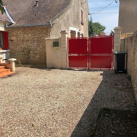 Agreable Maison De Ville Avec Cour Privative Au Coeur Du Chablisien Maligny Exterior photo