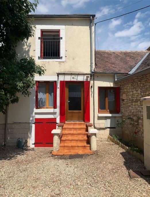 Agreable Maison De Ville Avec Cour Privative Au Coeur Du Chablisien Maligny Exterior photo
